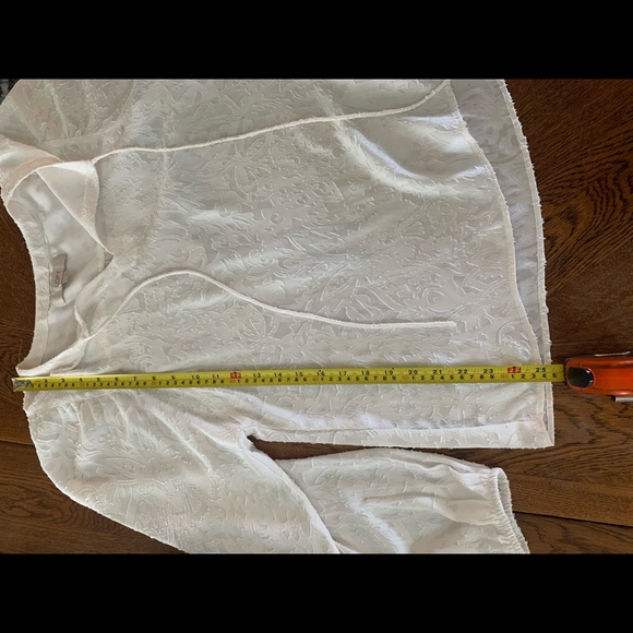 Gorgeous Loft off white shirt - Picture 8 of 9